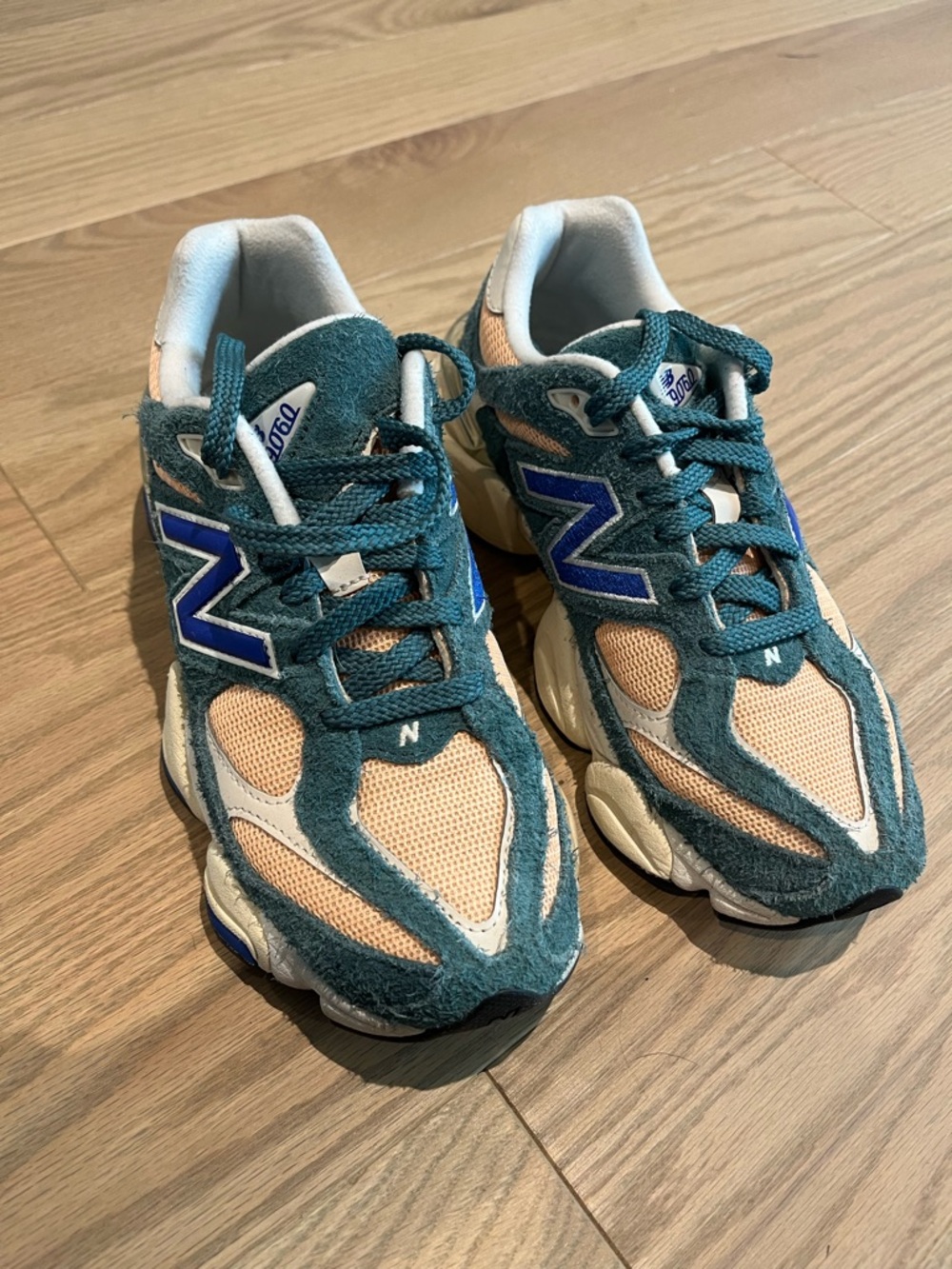 New Balance 9060 Women’s 7.5 Teal, Royal, & Peach
